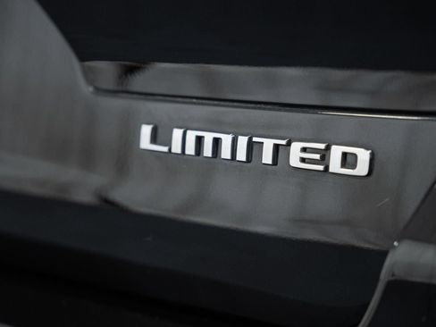 Used 2022 Jeep Grand Cherokee L Limited AWD/4WD image 10