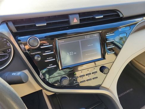 Used 2020 Toyota Camry LE image 23
