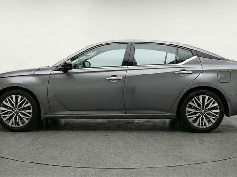 Used 2025 Nissan Altima 2.5 SV image 5