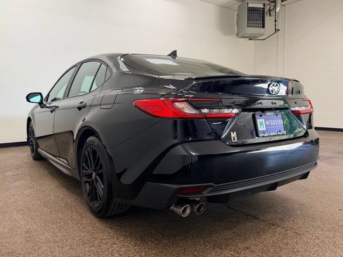 Used 2025 Toyota Camry SE FWD image 3