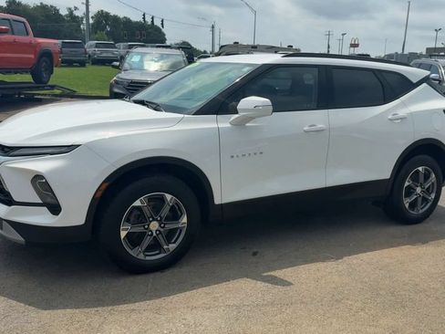 Used 2024 Chevrolet Blazer LT FWD image 3