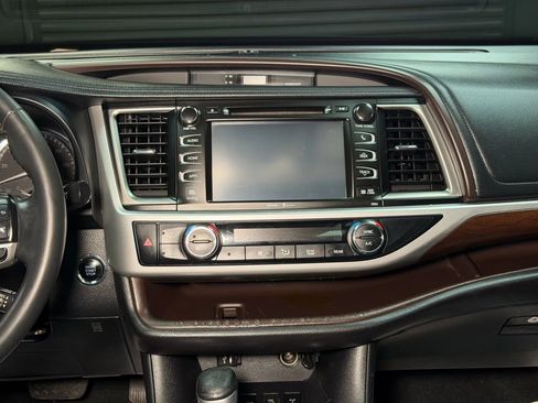 Used 2015 Toyota Highlander Limited Platinum AWD/4WD image 30