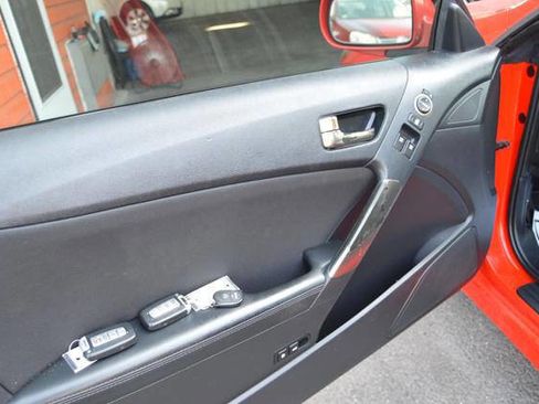 Used 2014 Hyundai Genesis 2.0T image 41