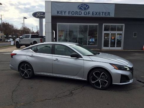 Used 2024 Nissan Altima 2.5 SR image 1