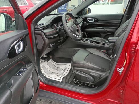 Used 2025 Jeep Compass Trailhawk AWD/4WD image 9