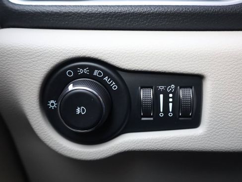Used 2022 Chrysler Pacifica Limited FWD image 37