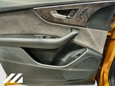 Used 2019 Audi Q8 Prestige w/ Luxury Package AWD/4WD image 19
