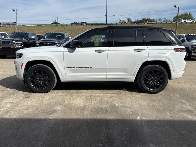 Used 2025 Jeep Grand Cherokee Summit AWD/4WD image 14