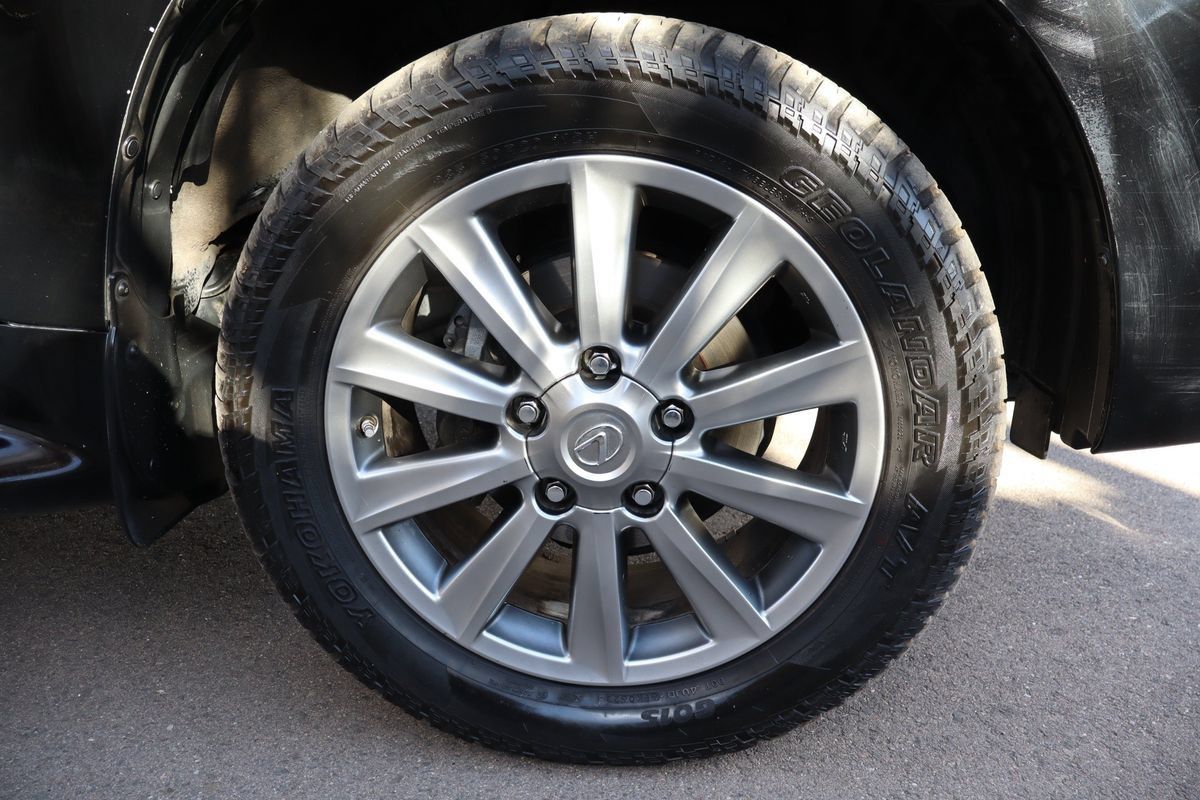 Used 2011 Lexus LX 570 4WD w/ Luxury Pkg image 45