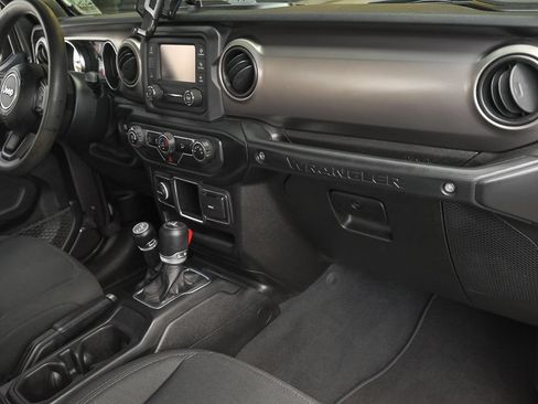 Used 2020 Jeep Wrangler Sport AWD/4WD image 15
