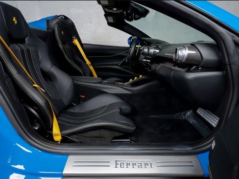 Used 2022 Ferrari 812 GTS RWD image 13
