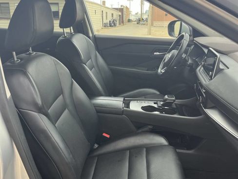 Used 2023 Nissan Rogue SV w/ SV Premium B Package image 7