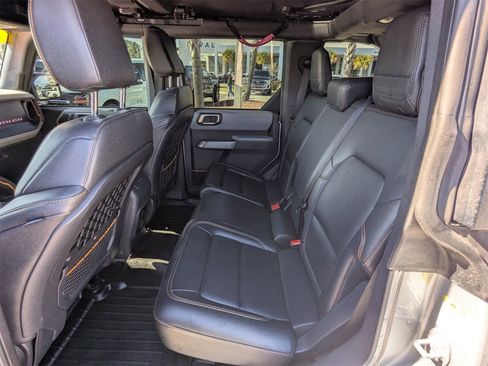 Used 2023 Ford Bronco Badlands w/ Sasquatch Package image 14