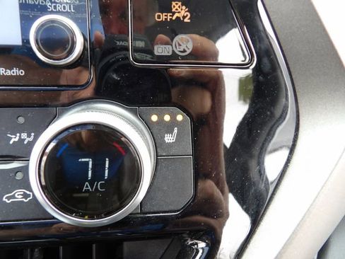 Used 2021 Toyota Highlander XLE AWD/4WD image 20