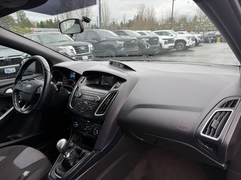 Used 2018 Ford Focus ST image 16