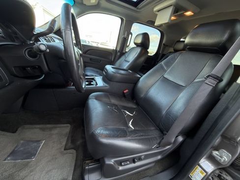 Used 2013 Chevrolet Tahoe LTZ RWD image 24