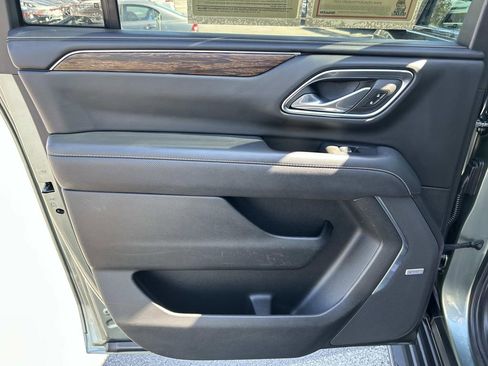 Used 2023 Chevrolet Suburban Premier image 23