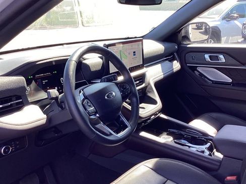 Used 2025 Ford Explorer Platinum w/ LUX Leather Package image 12