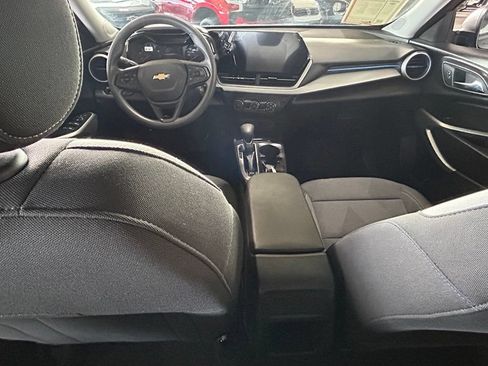 Used 2025 Chevrolet Trax LS FWD image 21