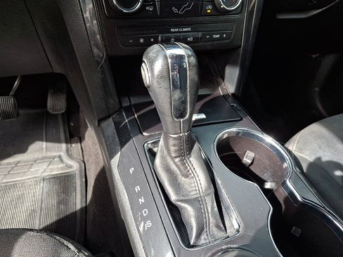 Used 2019 Ford Explorer XLT AWD/4WD image 16