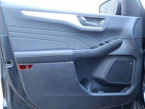 Used 2022 Ford Escape SE w/ SE Sport Appearance Package image 22