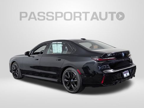 Used 2026 BMW i7 xDrive60 w/ Executive Package AWD/4WD image 3