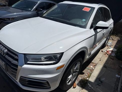 Used 2018 Audi Q5 2.0T Premium w/ Convenience Package AWD/4WD image 2