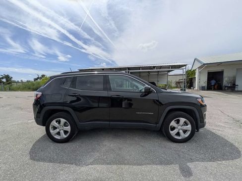 Used 2020 Jeep Compass Latitude AWD/4WD image 2