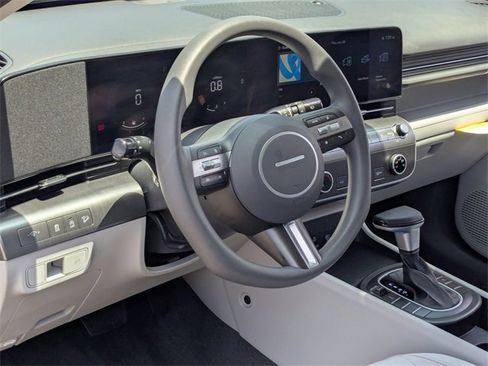 Used 2025 Hyundai Kona SE image 14