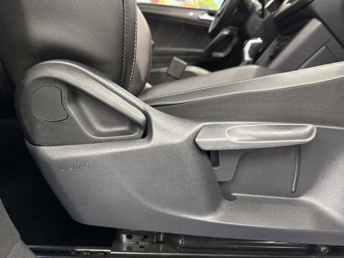 Used 2024 Volkswagen Tiguan SE image 54