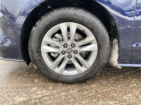 Used 2022 Toyota Sienna XLE w/ XLE Plus Package image 32