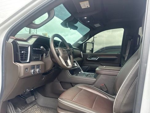 Used 2024 GMC Sierra 3500 Denali w/ Denali Reserve Package AWD/4WD image 8