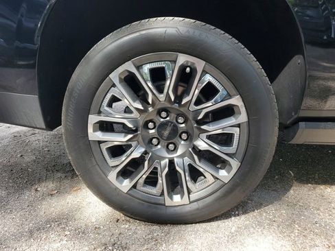 Used 2023 GMC Yukon XL Denali Ultimate AWD/4WD image 5