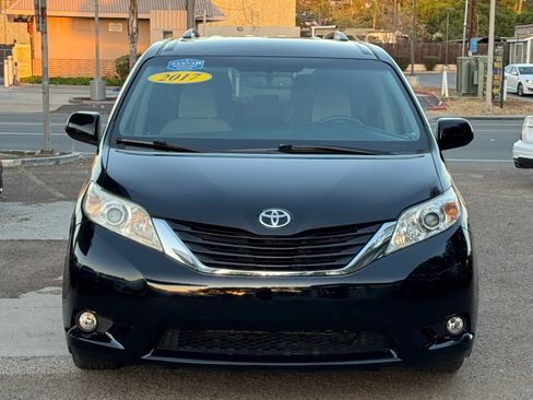 Used 2017 Toyota Sienna LE FWD image 4