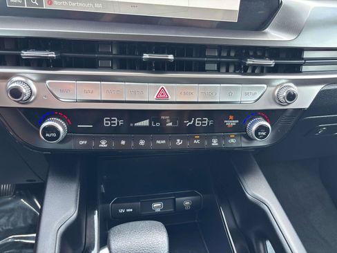 Used 2025 Kia Telluride LX FWD image 26