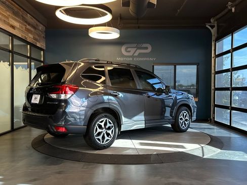 Used 2019 Subaru Forester Premium AWD/4WD image 3