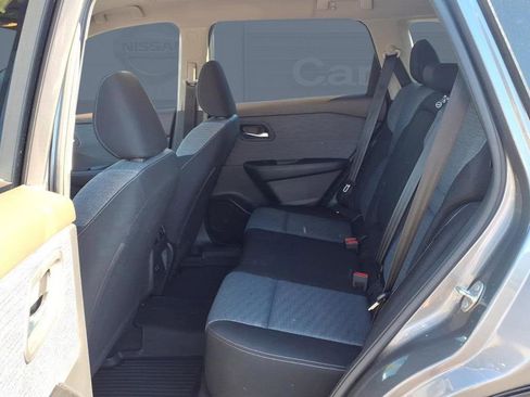 Used 2023 Nissan Rogue SV image 4