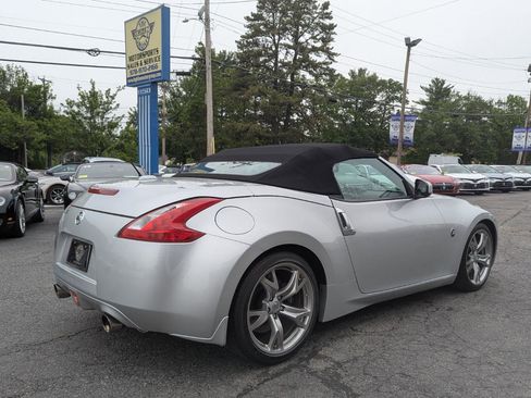 Used 2010 Nissan 370Z Touring w/ Sport Pkg RWD image 7