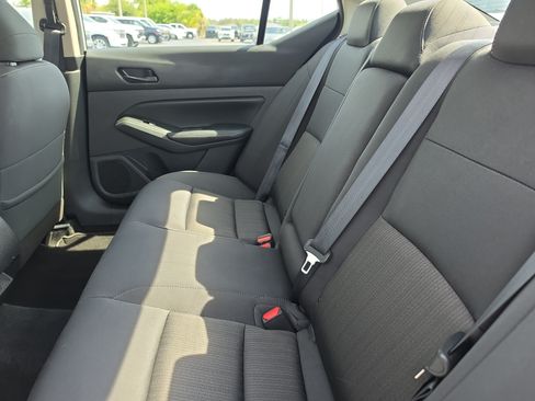 Used 2024 Nissan Altima 2.5 SV FWD image 12