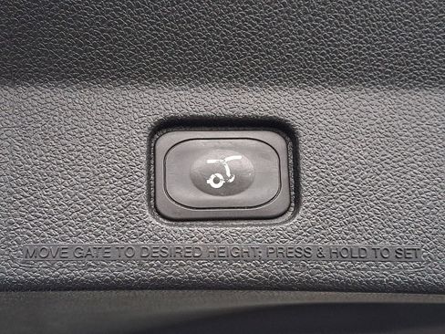 Used 2016 Ford Explorer Platinum image 37