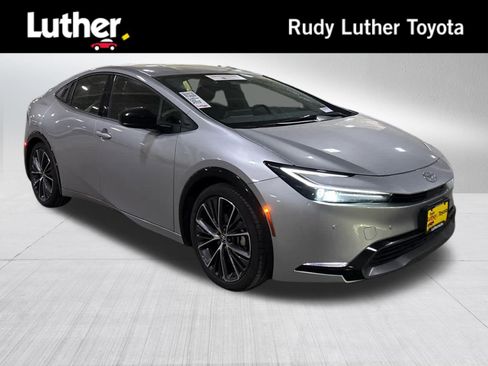 Used 2025 Toyota Prius XLE FWD image 1