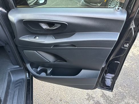 Used 2018 Mercedes-Benz Metris Passenger image 19