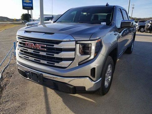 New 2026 GMC Sierra 1500 SLE image 2