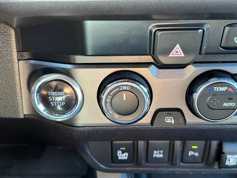 Used 2019 Toyota Tacoma TRD Off-Road image 29