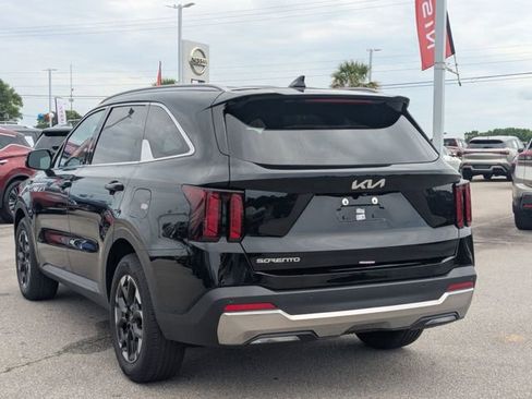 Used 2025 Kia Sorento S FWD image 5