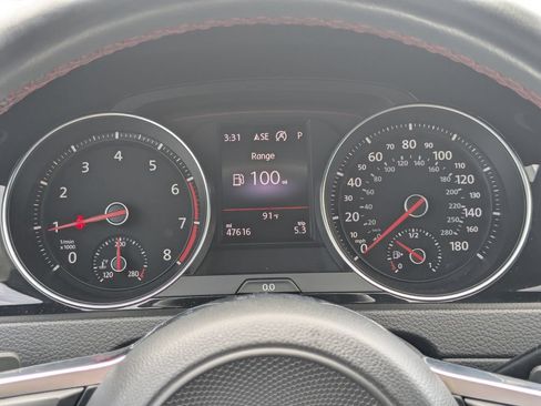 Used 2018 Volkswagen GTI SE FWD image 41