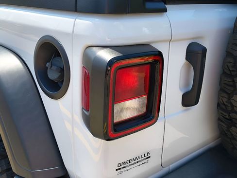 Used 2021 Jeep Wrangler Sport S image 27