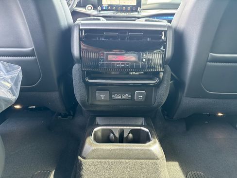 New 2026 Jeep Grand Wagoneer 4WD image 8