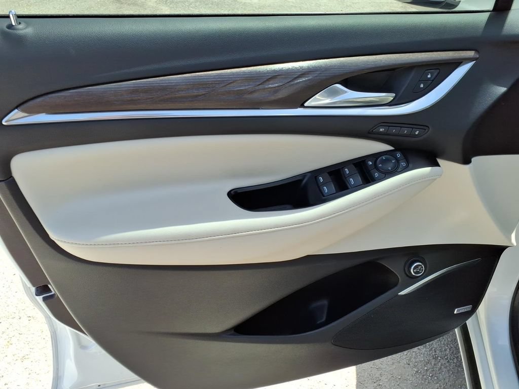 Used 2022 Buick Enclave Avenir w/ Avenir Technology Package FWD image 17