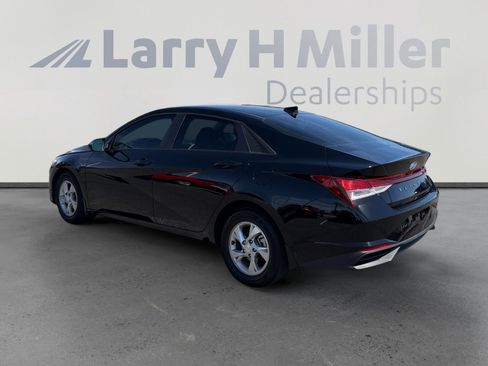 Used 2023 Hyundai Elantra SE FWD image 3